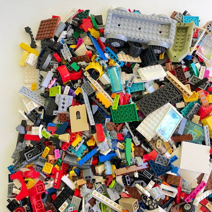 LEGO Deluxe Fun Pack, Mixed Bag, Approx. 1.5kg includes 6 Minifigures/Minidolls