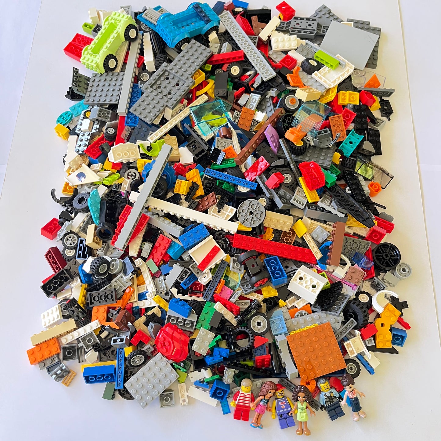 LEGO Deluxe Fun Pack, Mixed Bag, Approx. 1.5kg includes 6 Minifigures/Minidolls