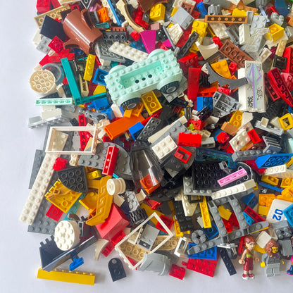 LEGO Deluxe Fun Pack, Mixed Bag, Approx. 1.5kg includes 6 Minifigures/Minidolls