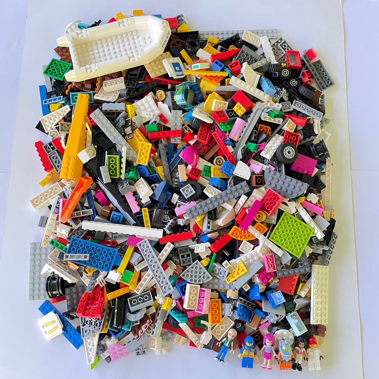 LEGO Deluxe Fun Pack, Mixed Bag, Approx. 1.5kg includes 6 Minifigures/Minidolls