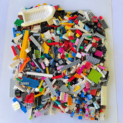 LEGO Deluxe Fun Pack, Mixed Bag, Approx. 1.5kg includes 6 Minifigures/Minidolls