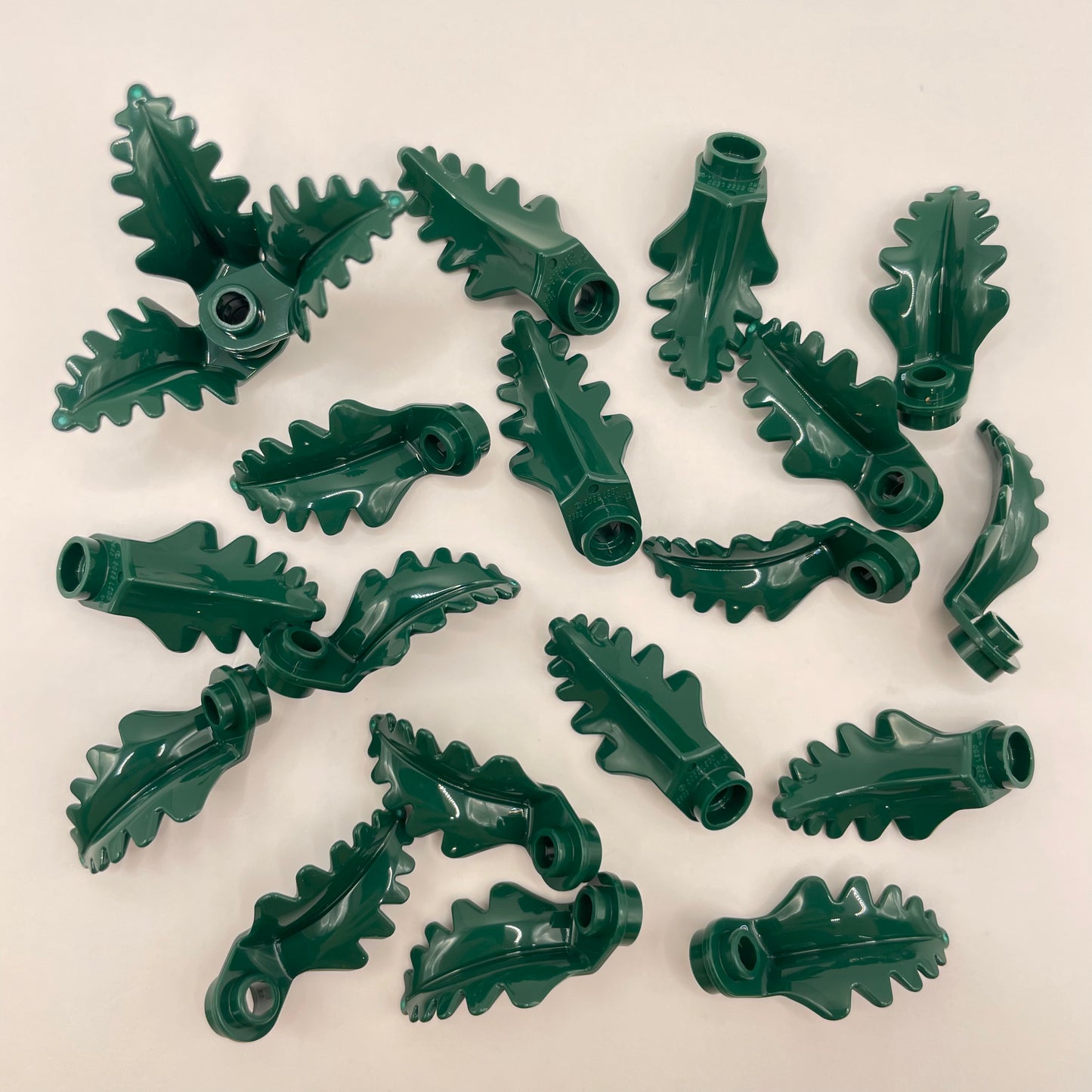 LEGO Curved Upright Leaf, Dark Green, 20 Pieces (2682) Plant