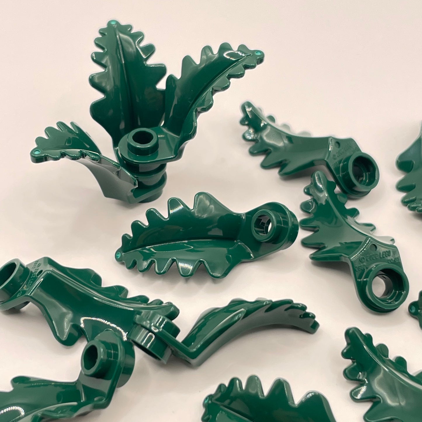 LEGO Curved Upright Leaf, Dark Green, 20 Pieces (2682) Plant