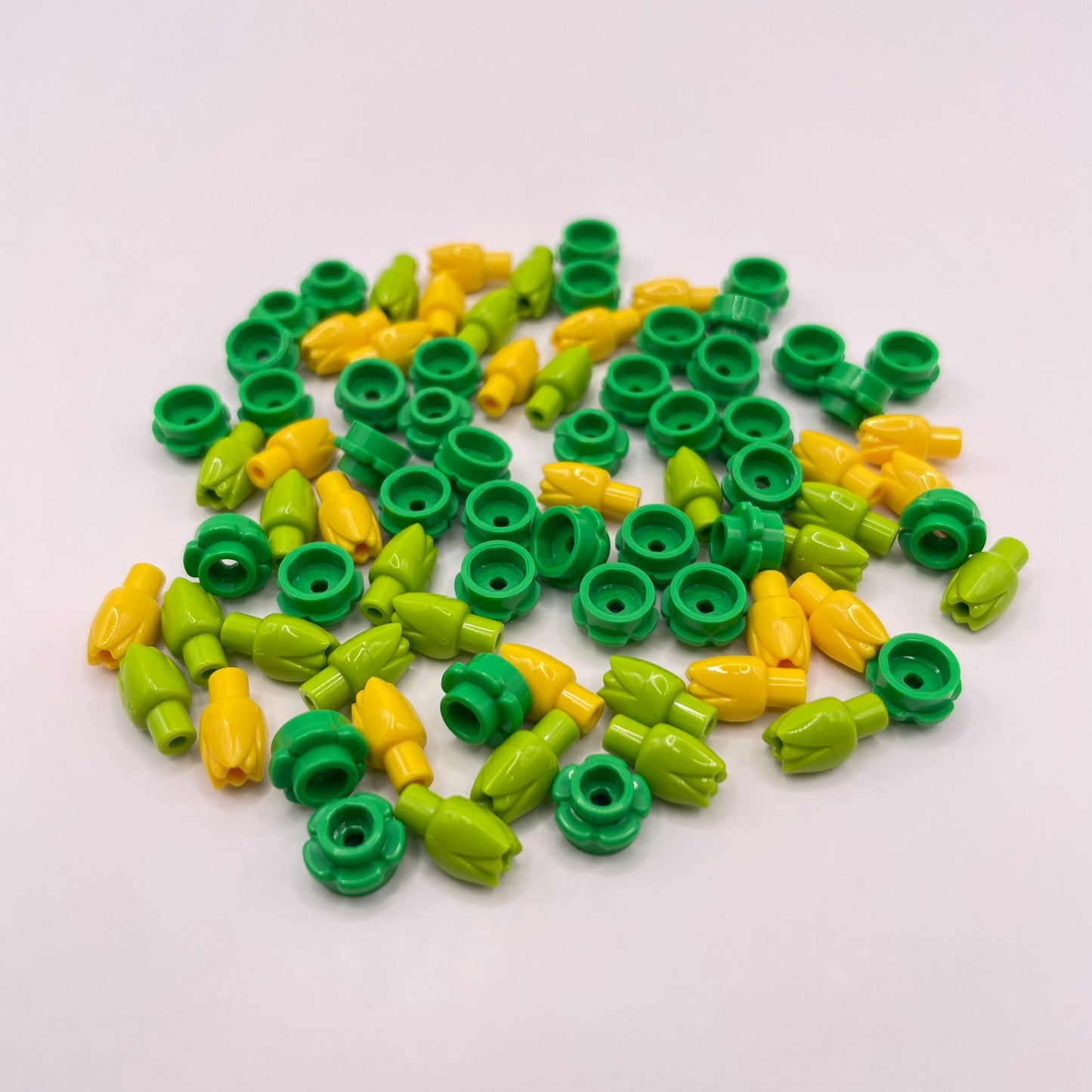 LEGO Yellow and Lime Tulip Field with Green Flowers, 80 Pieces