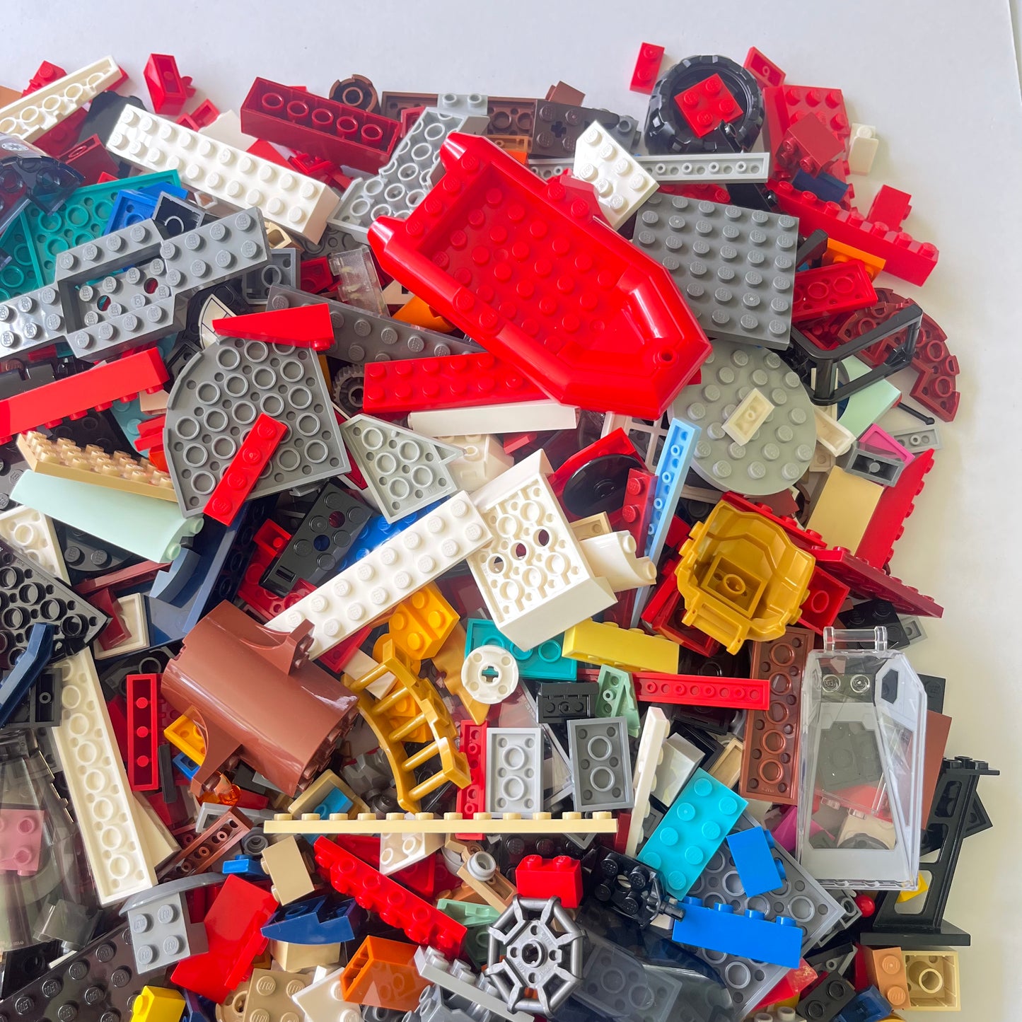 LEGO Deluxe Fun Pack, Mixed Bag, Approx. 1.5kg includes 6 Minifigures/Minidolls