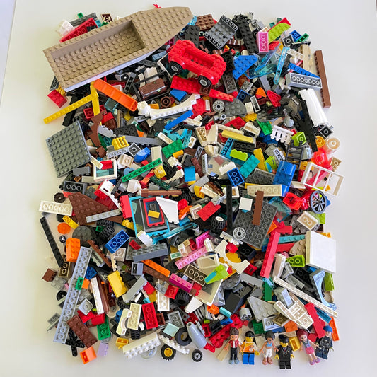 LEGO Deluxe Fun Pack, Mixed Bag, Approx. 1.5kg includes 6 Minifigures/Minidolls