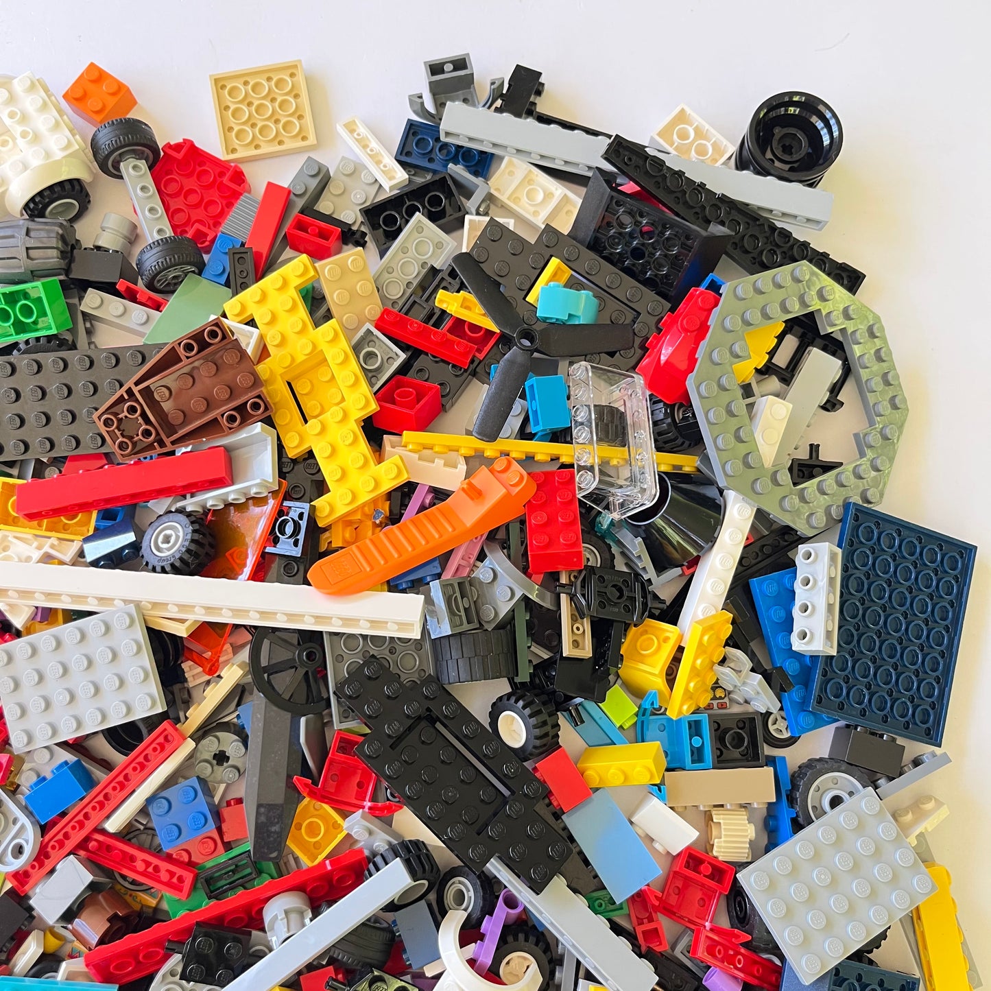 LEGO Fun Pack, Mixed Bag, Approx. 750g includes 6 Minifigures/Minidolls