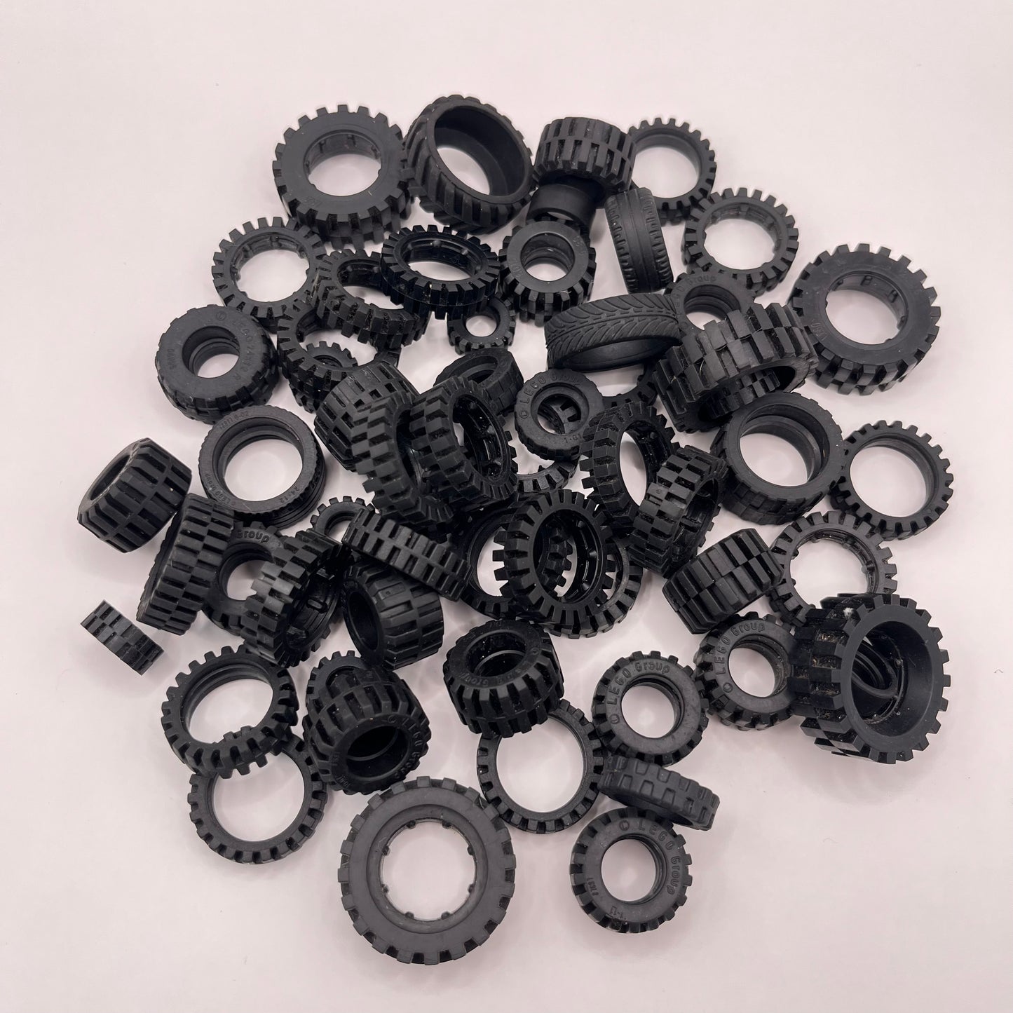 LEGO Tyres, Mixed Sizes, Black, Vehicle Pieces, Approx. 100g