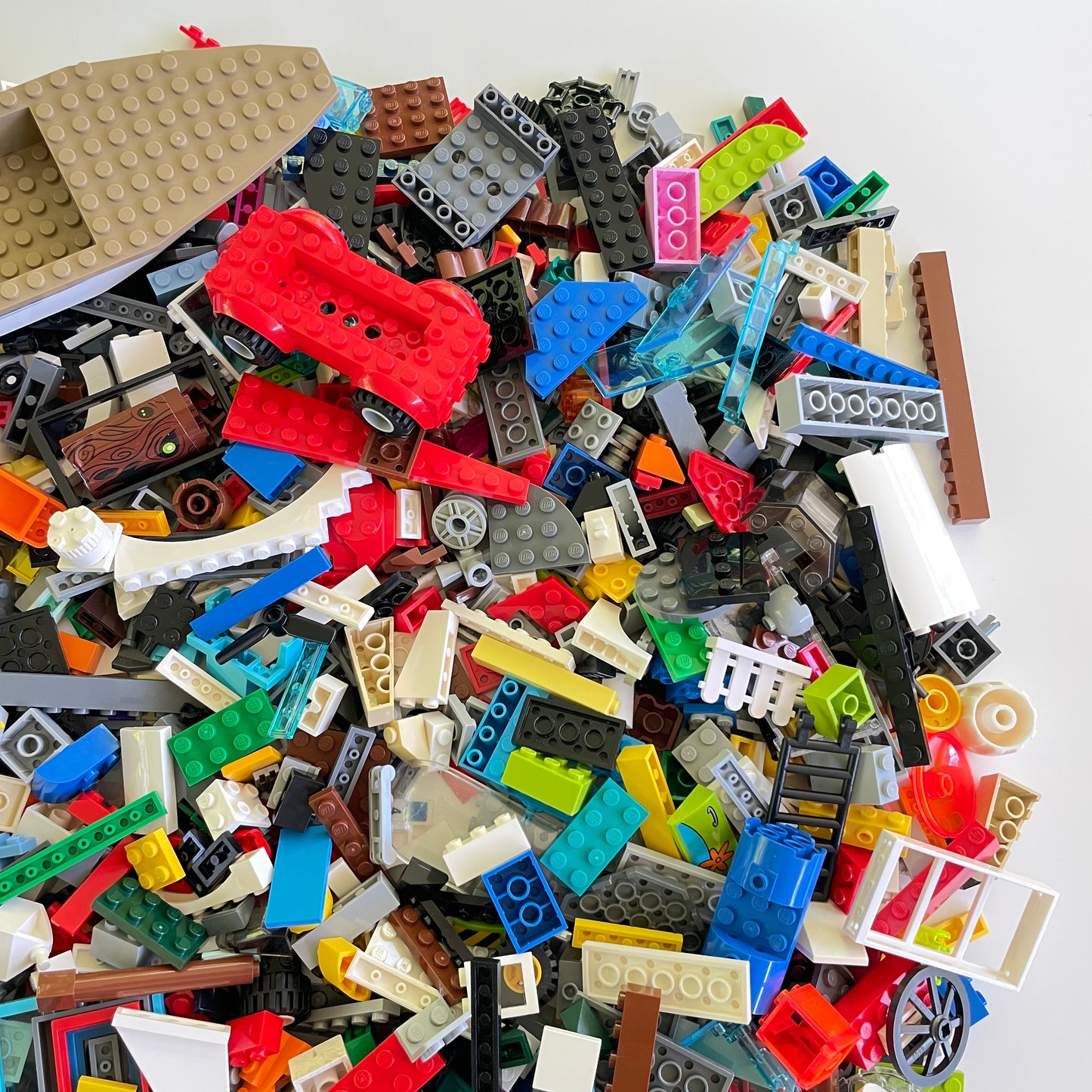 LEGO Deluxe Fun Pack, Mixed Bag, Approx. 1.5kg includes 6 Minifigures/Minidolls