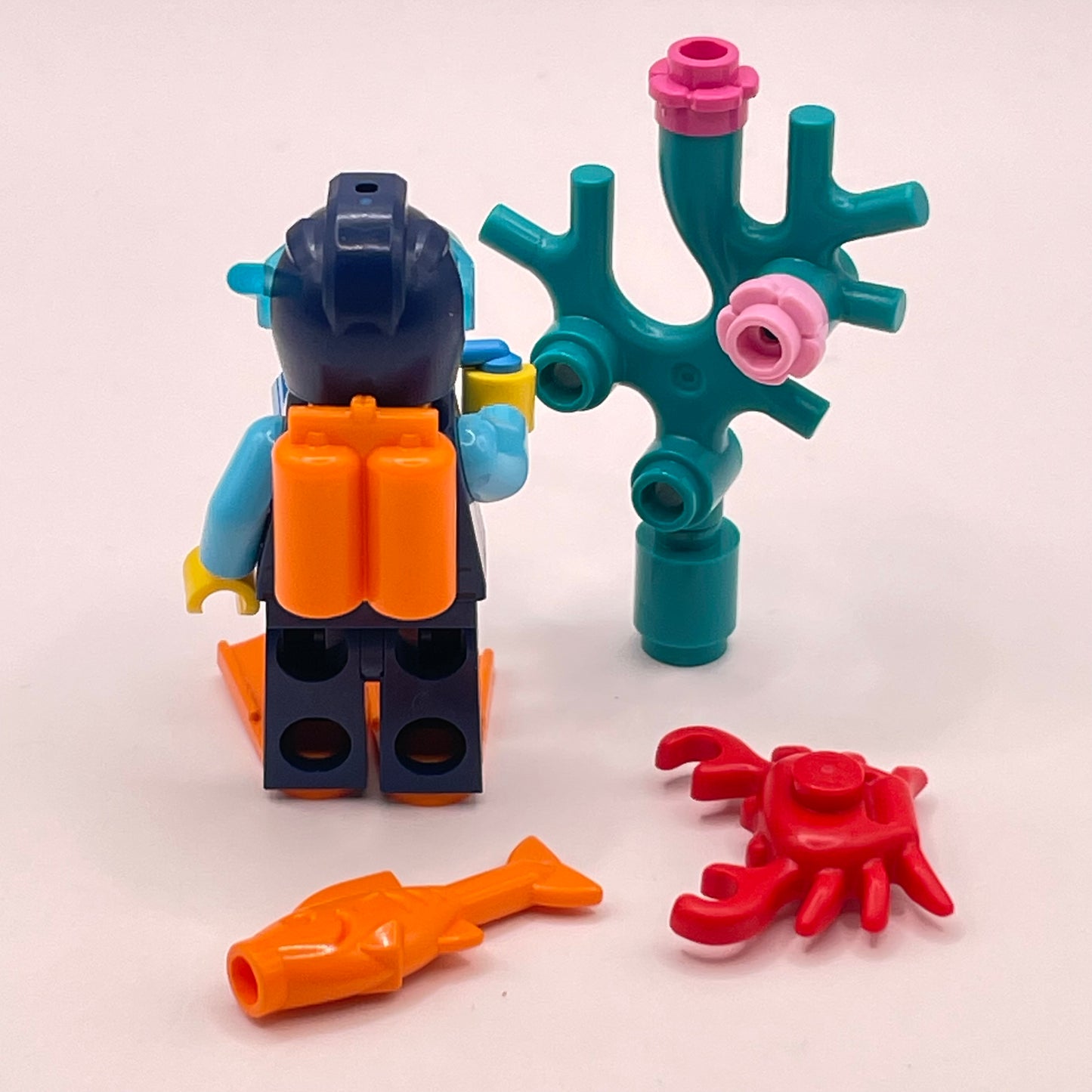 LEGO Scuba Adventure, Minifigure and Ocean Accessories (4 Pieces)