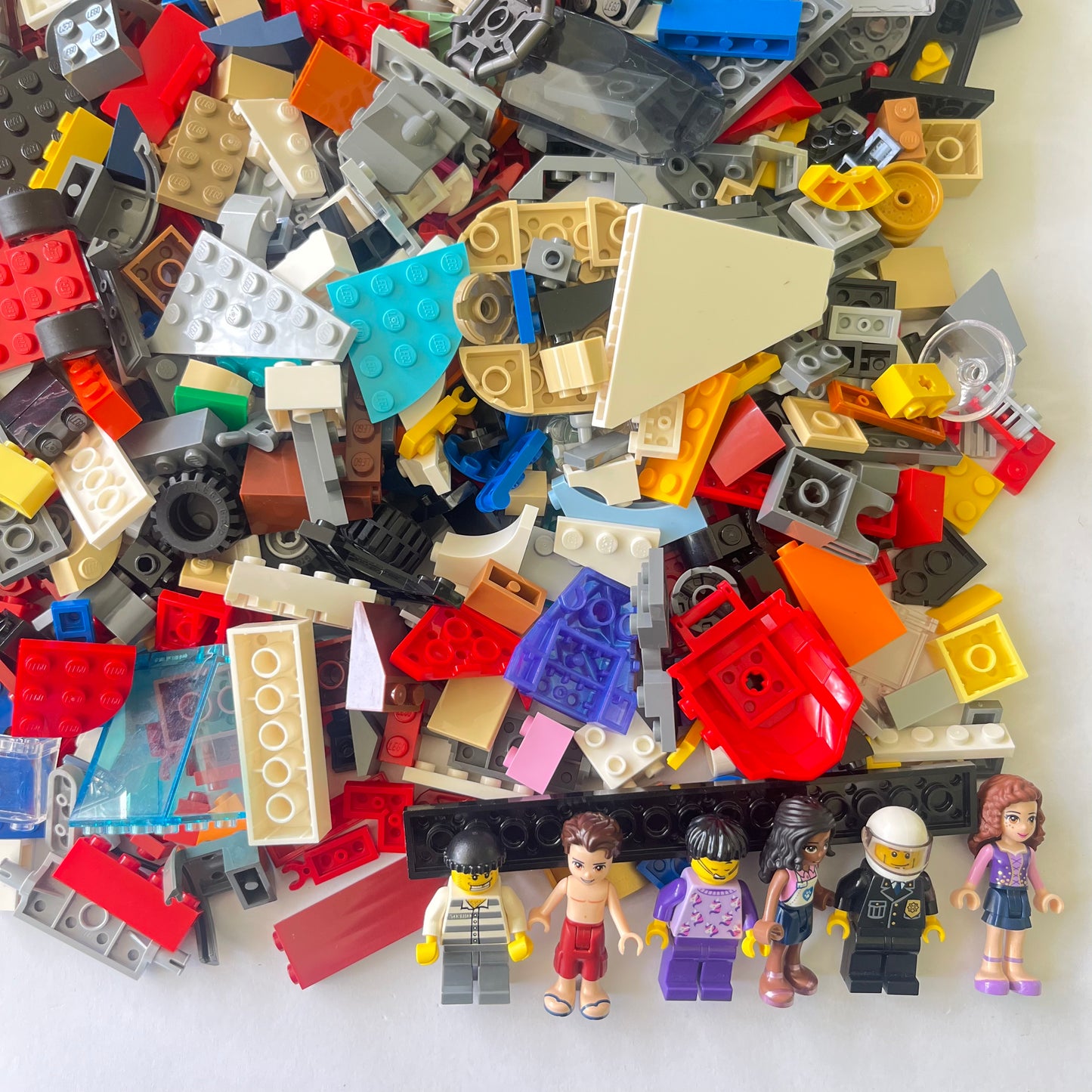 LEGO Deluxe Fun Pack, Mixed Bag, Approx. 1.5kg includes 6 Minifigures/Minidolls