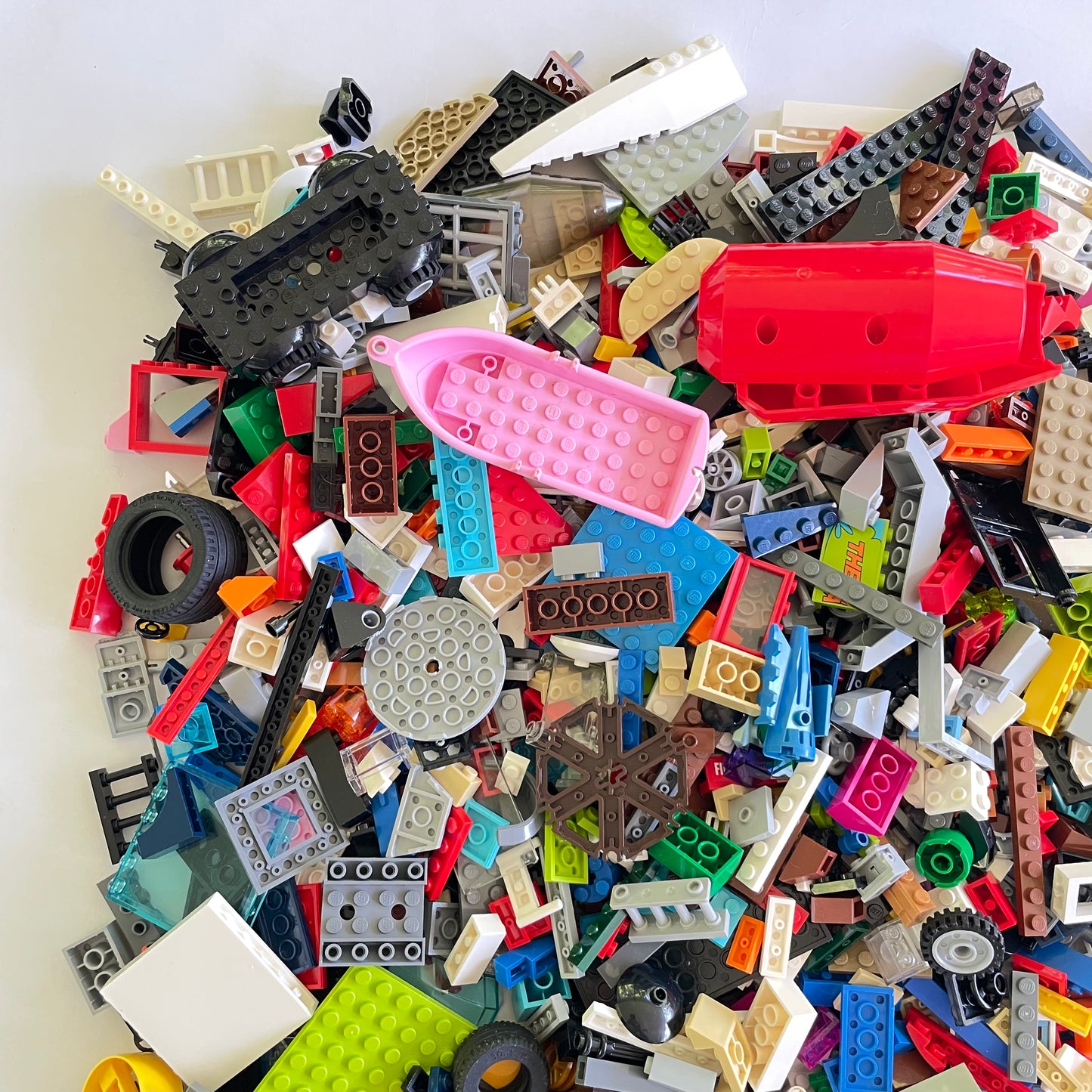 LEGO Deluxe Fun Pack, Mixed Bag, Approx. 1.5kg includes 6 Minifigures/Minidolls