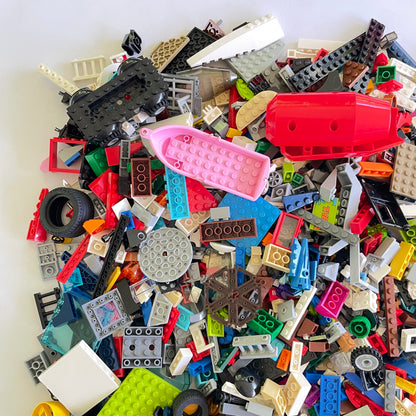 LEGO Deluxe Fun Pack, Mixed Bag, Approx. 1.5kg includes 6 Minifigures/Minidolls