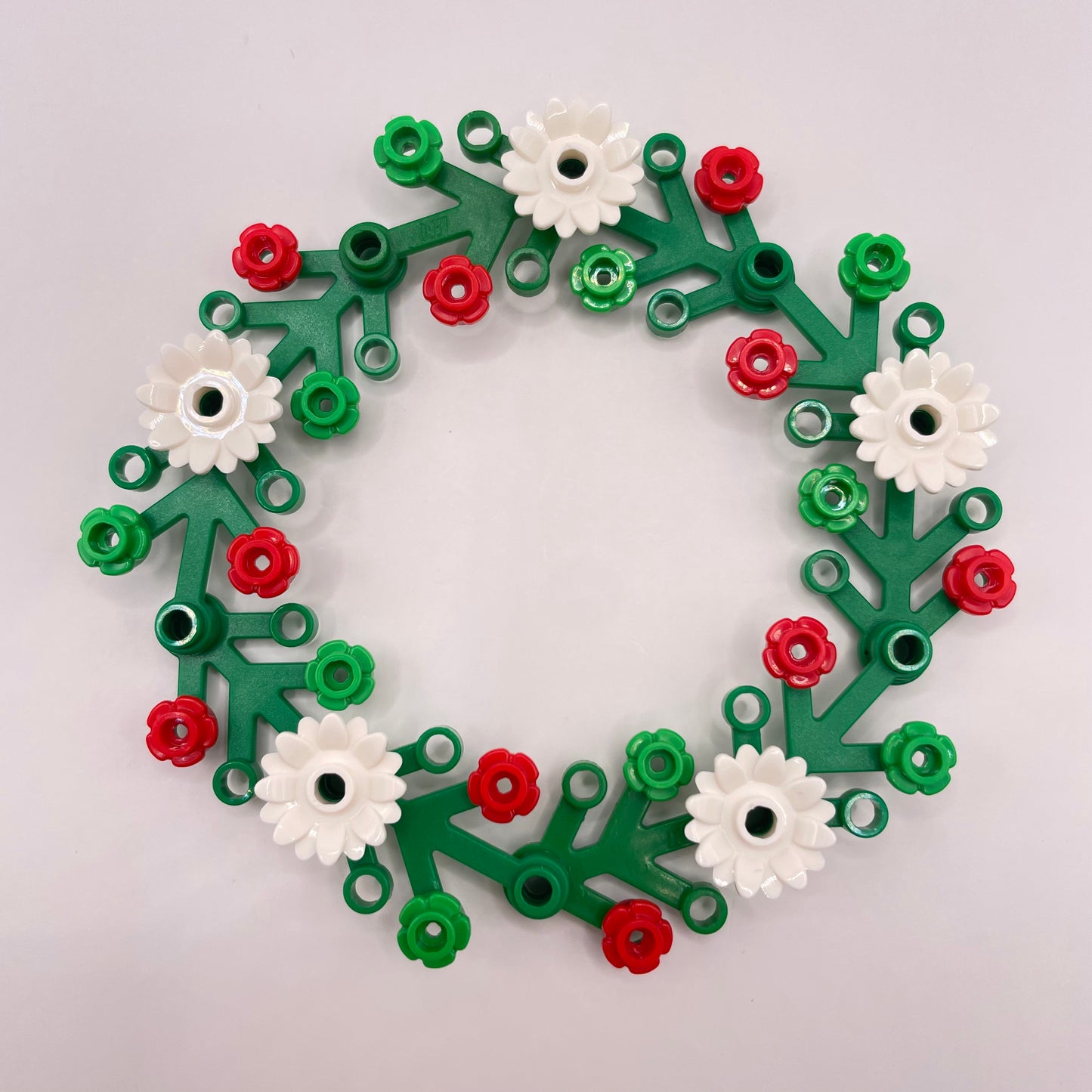 LEGO Mini Christmas Wreath Bundle, White Sunflower with Red and Green Flowers, 39 Pieces