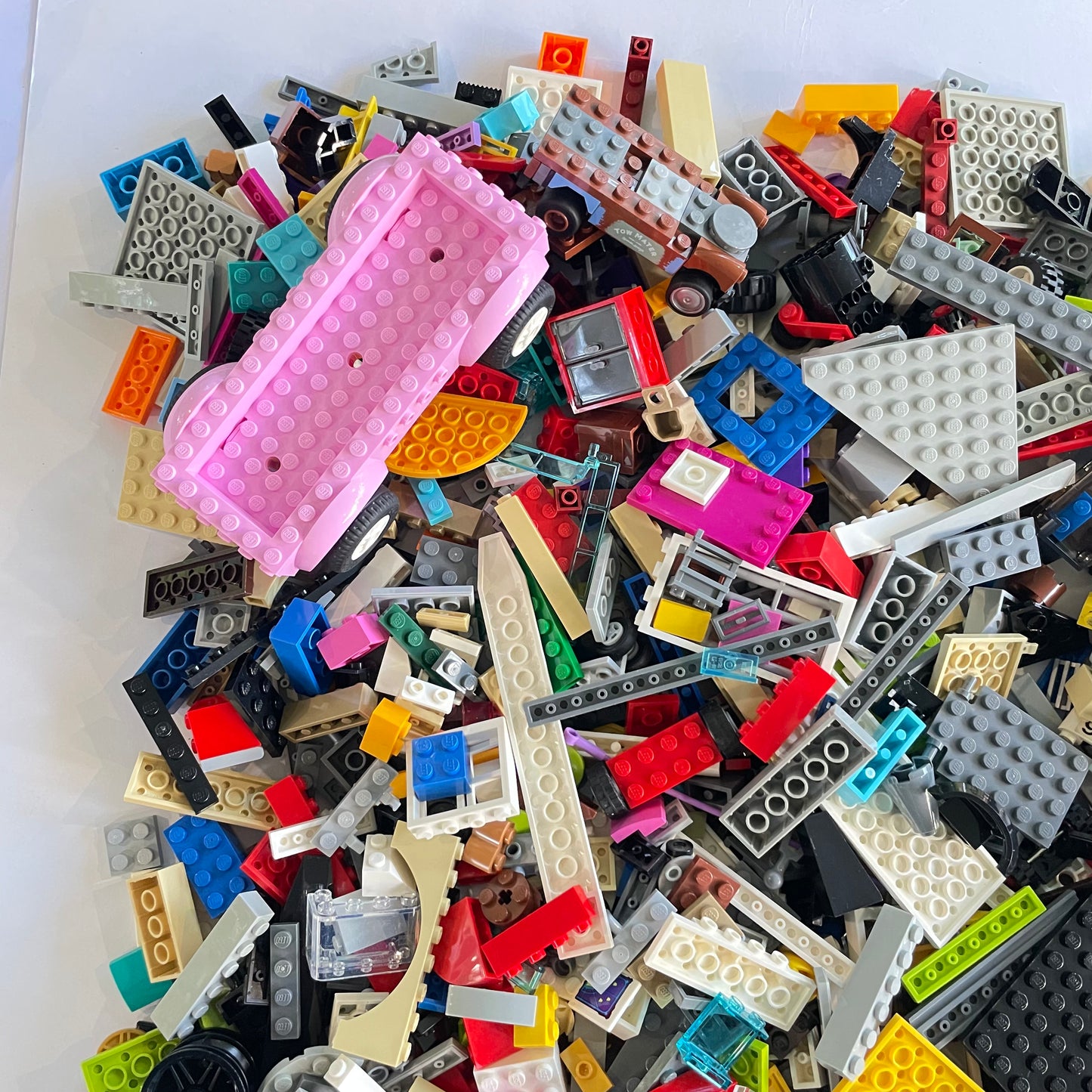LEGO Deluxe Fun Pack, Mixed Bag, Approx. 1.5kg includes 6 Minifigures/Minidolls