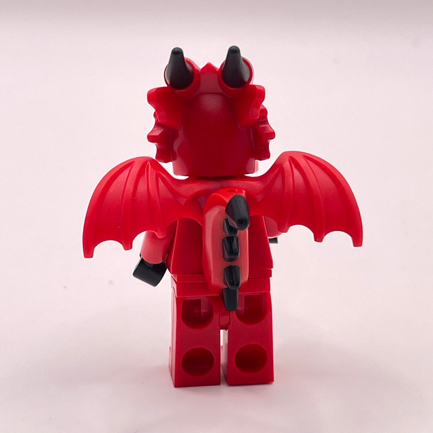 LEGO Dragon Suit Guy, Collectible Minifigures Series 18, (col318)
