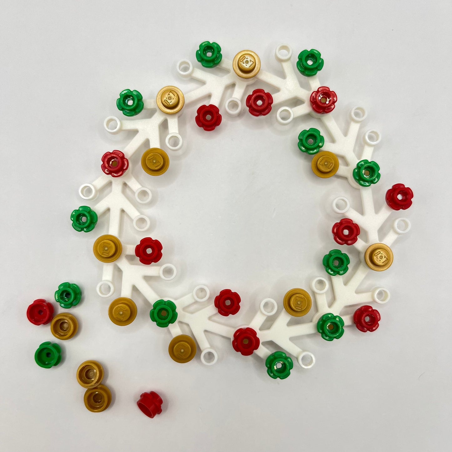 LEGO Mini Christmas Wreath Bundle, White, Green, Red and Gold, 46 Pieces